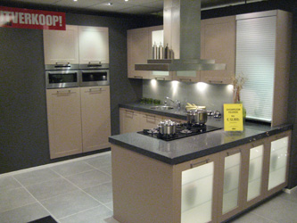 Klik voor een grotere foto van Model SM Cafe
